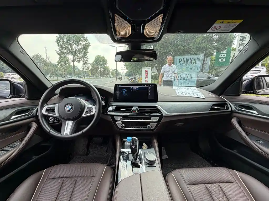 BMW 5 Series New Energy — миниатюра 13