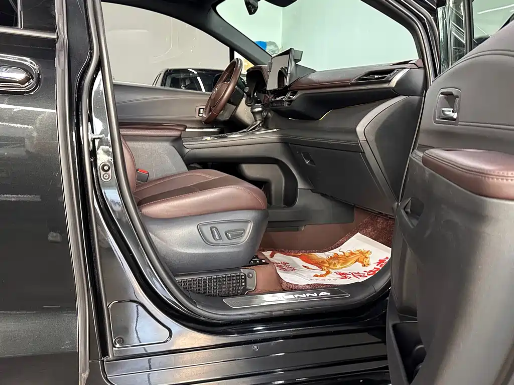 Toyota Sienna — миниатюра 8