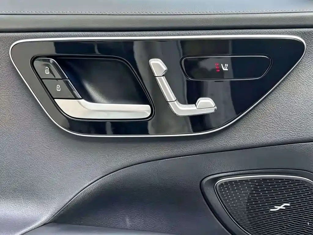 Mercedes-Benz C-Class — миниатюра 10