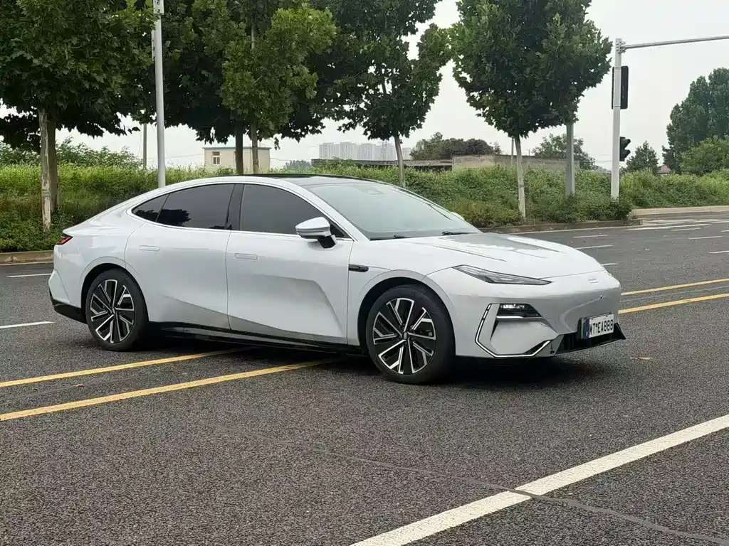 Galaxy Galaxy E8 — миниатюра 3