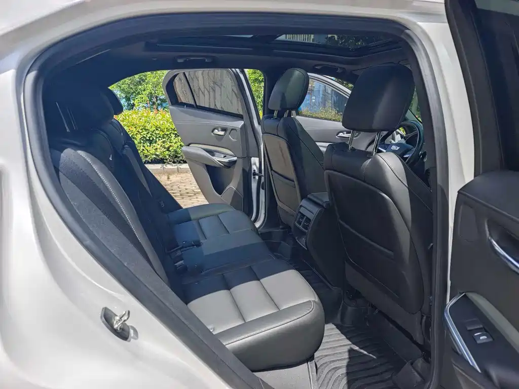 Cadillac XT4 — миниатюра 5