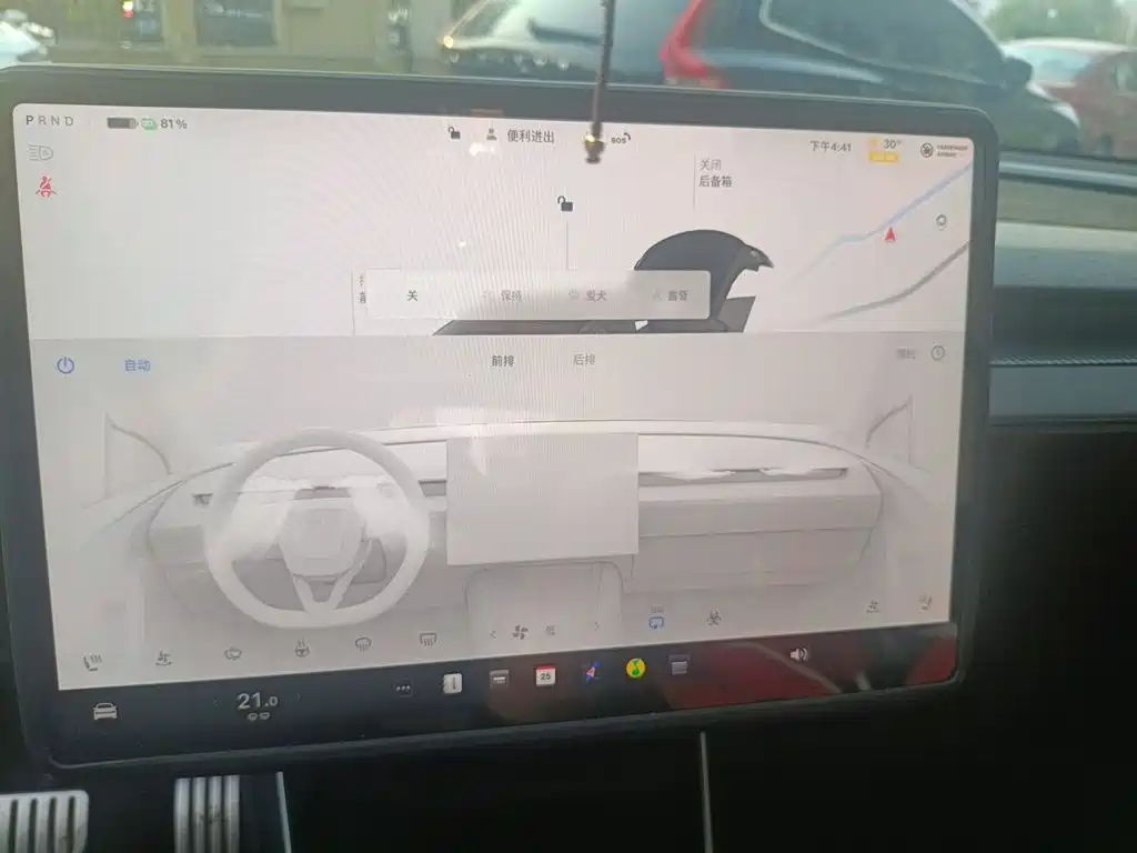 Tesla Model Y — миниатюра 14