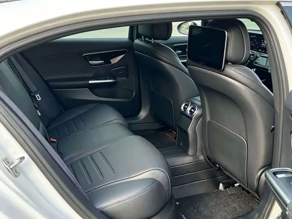 Mercedes-Benz C-Class — миниатюра 12