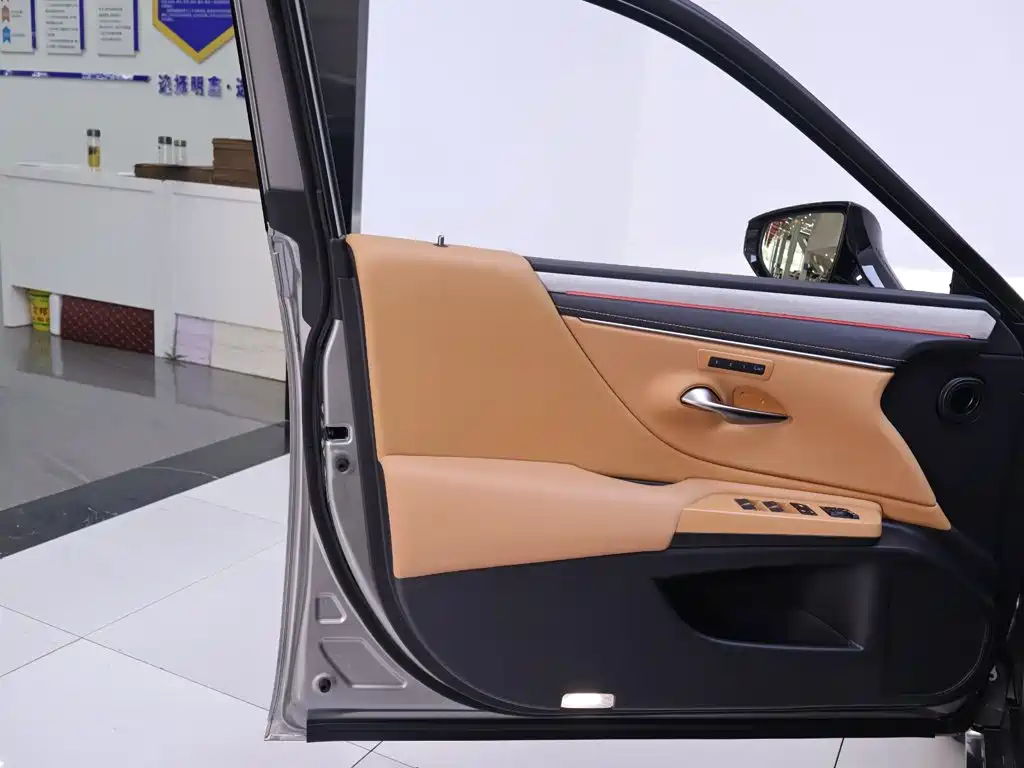 Lexus ES — миниатюра 18
