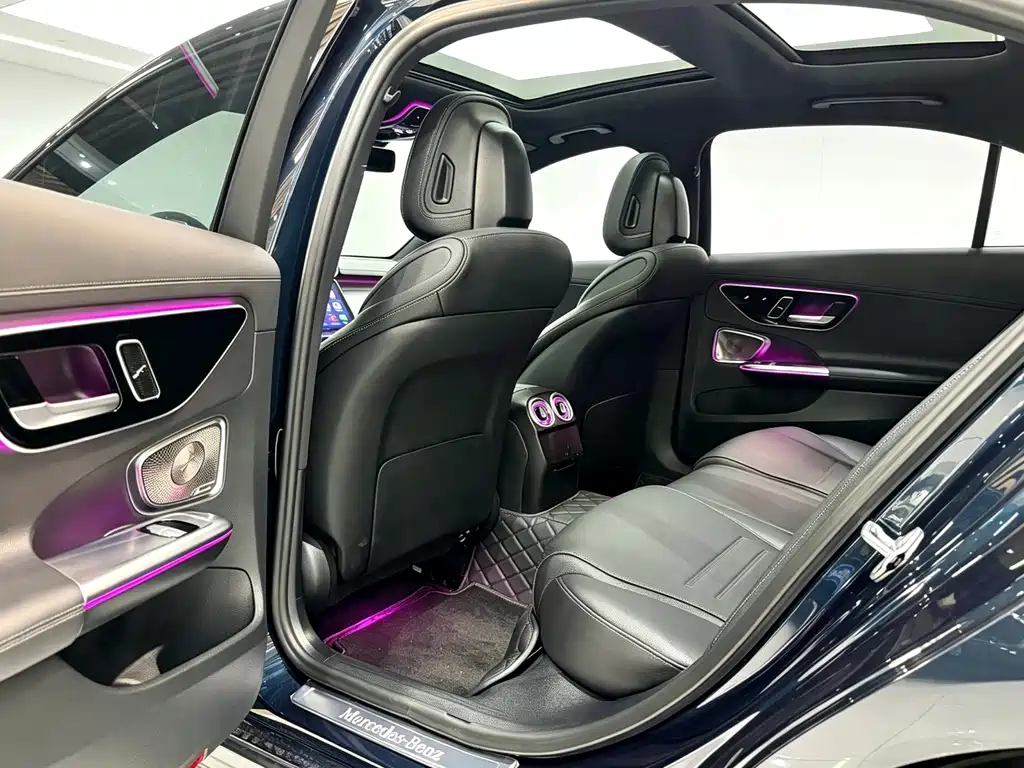 Mercedes-Benz C-Class — миниатюра 8