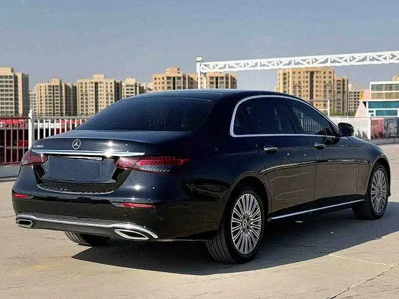 Mercedes-Benz E-Class — миниатюра 6