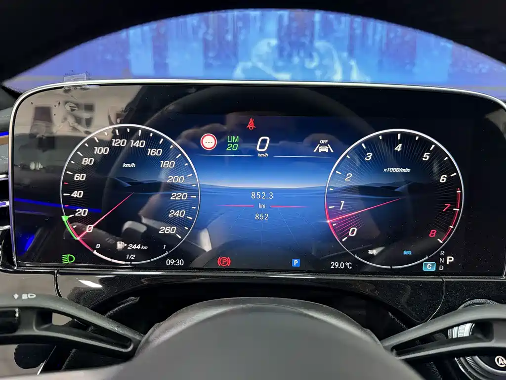 Mercedes-Benz E-Class — миниатюра 10