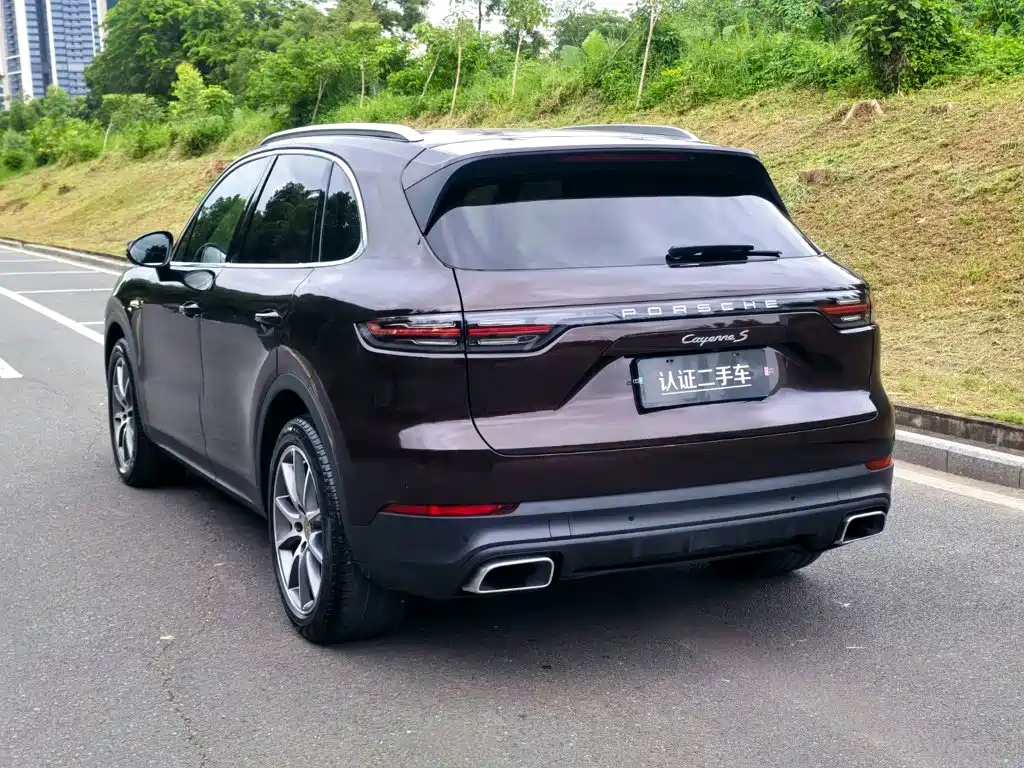 Porsche Cayenne — миниатюра 5