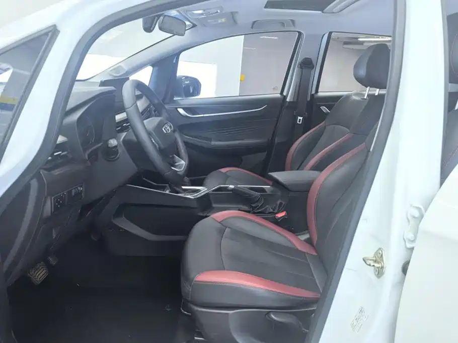 Geely Vision X3 — миниатюра 9