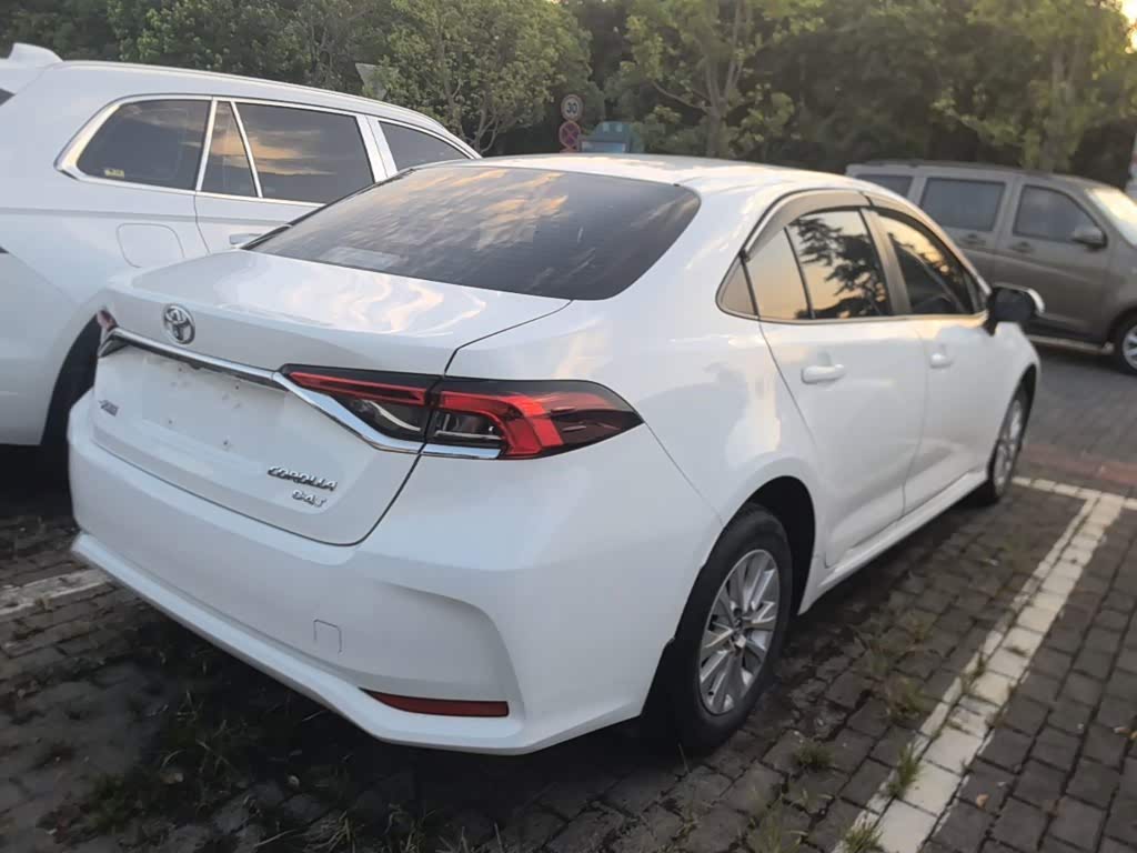 Toyota Corolla 1.2 л 2023 г. Белый, пробег 42800 км