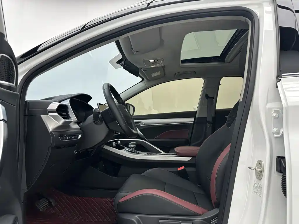 Geely Binyue — миниатюра 5