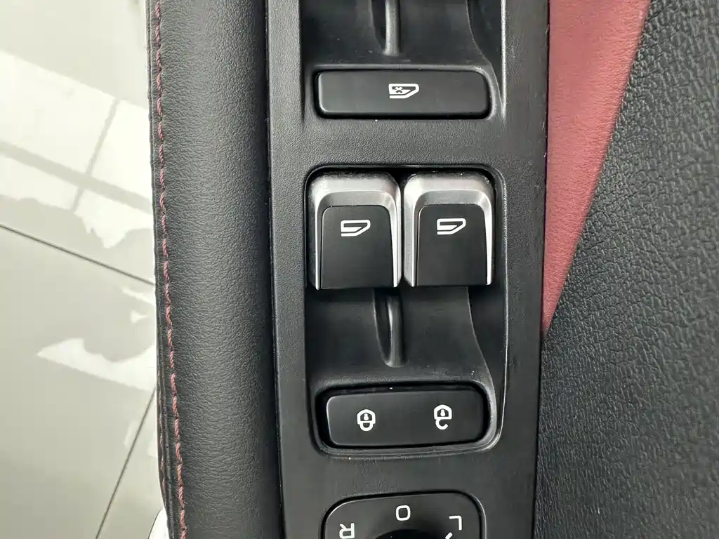 Geely Binyue — миниатюра 12