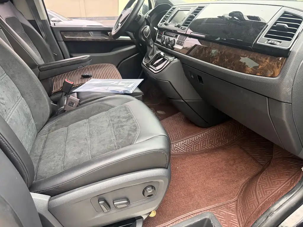 Volkswagen Multivan — миниатюра 6