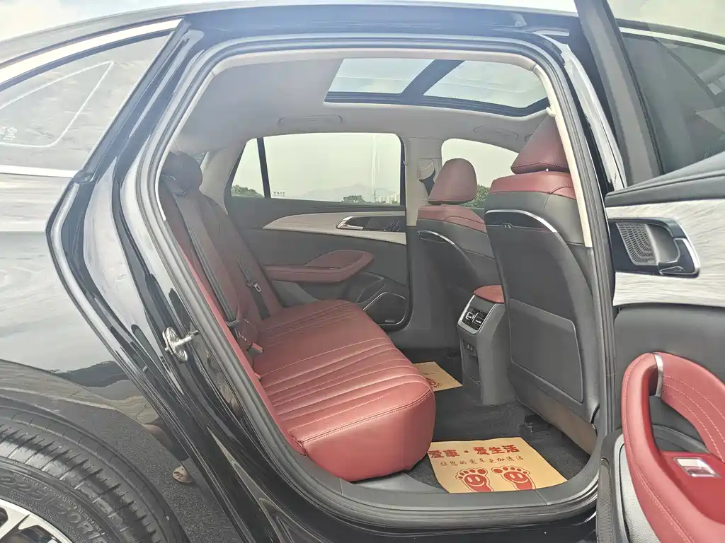 Hongqi Hongqi H5 — миниатюра 8