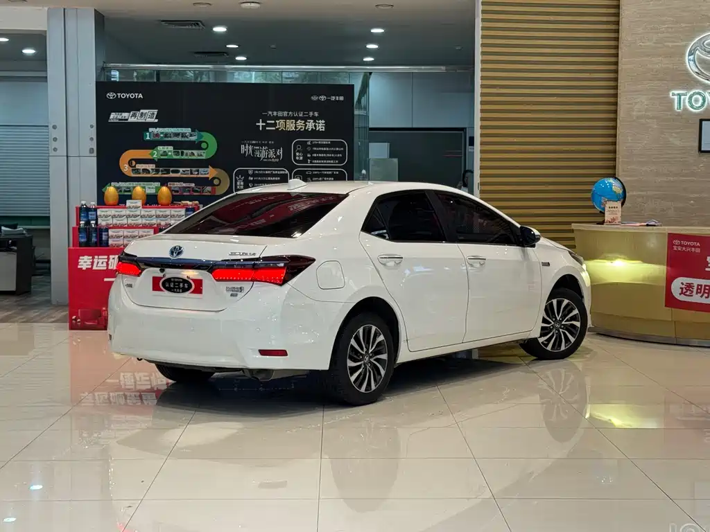 Toyota Corolla Hybrid — миниатюра 2