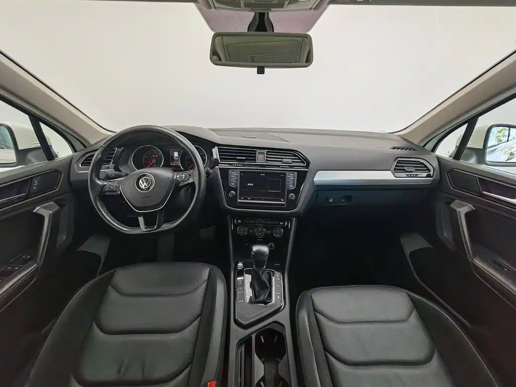 Volkswagen Tiguan L L 2017 330TSI AT Comfort