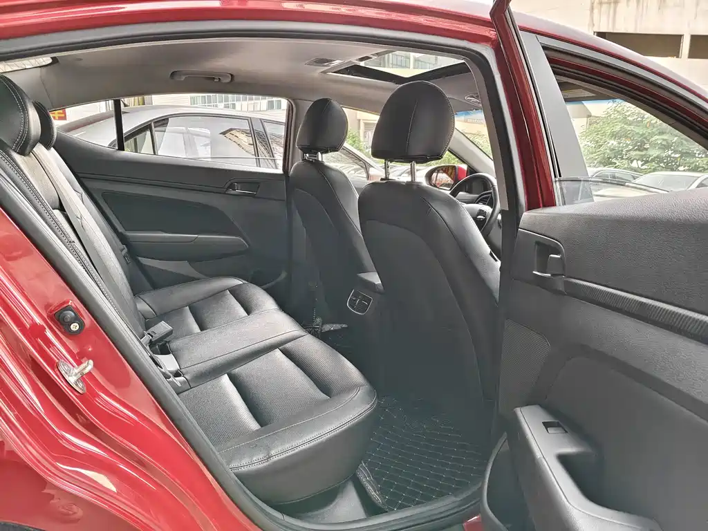 Hyundai Elantra — миниатюра 8