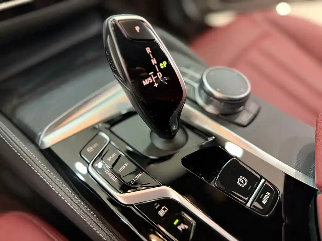 BMW 5 Series New Energy — миниатюра 19