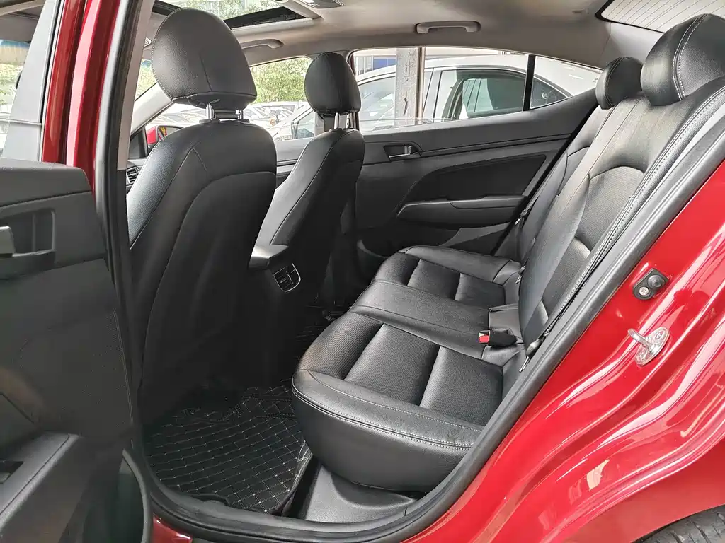 Hyundai Elantra — миниатюра 6