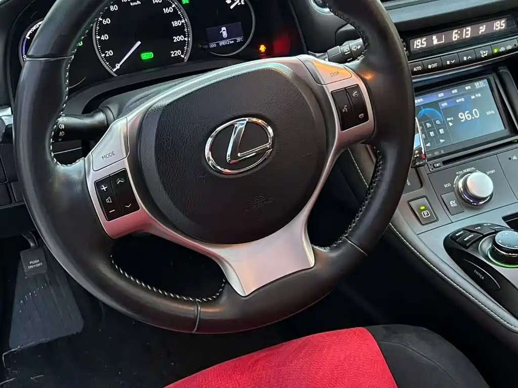 Lexus CT — миниатюра 6