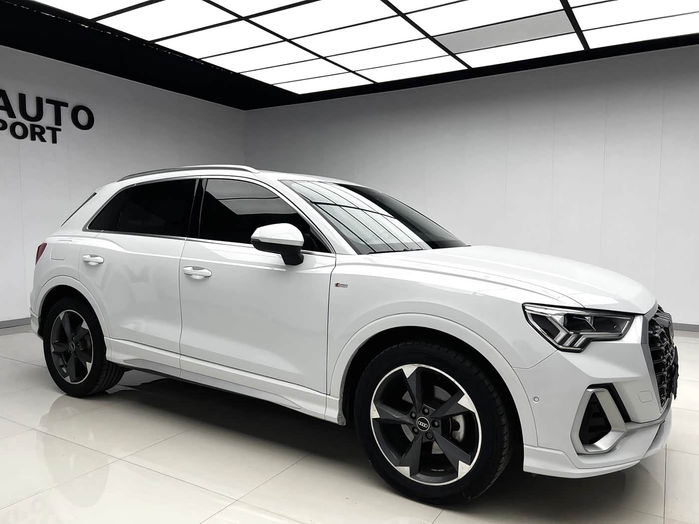 Audi Q3 1.4 л 2022 г. Белый, пробег 36000 км