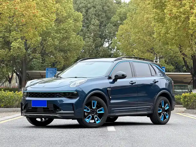 2021 Lynk & Co 01
