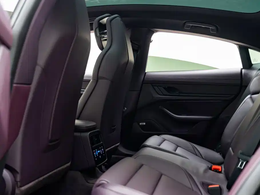 Porsche Taycan — миниатюра 11