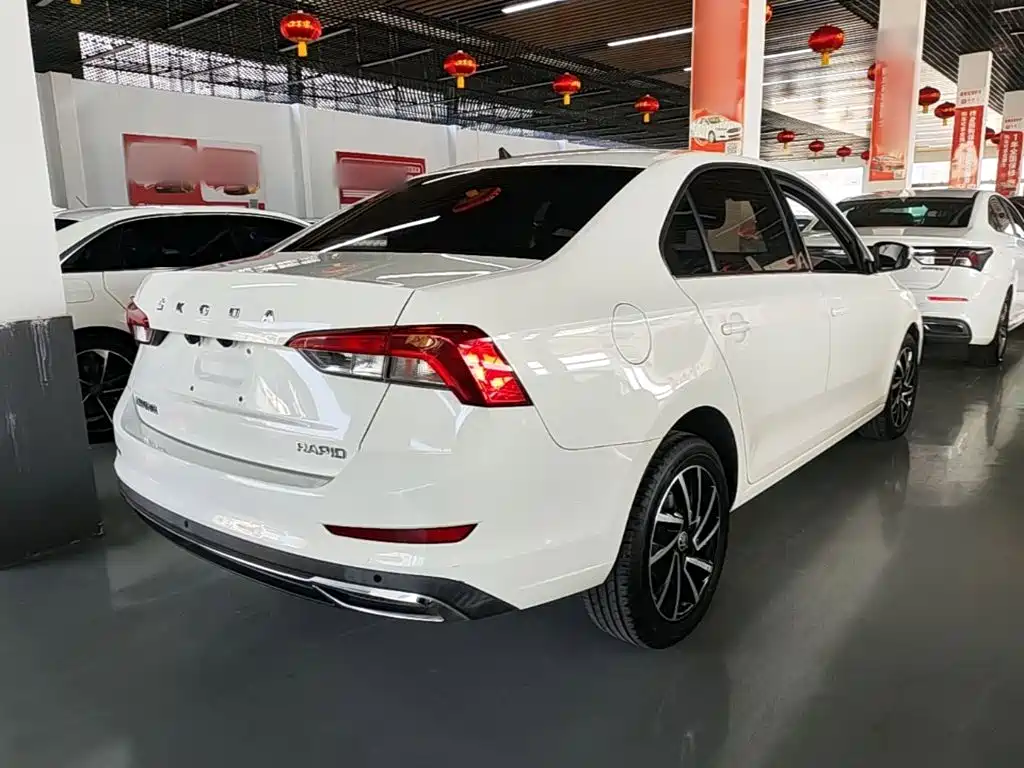 Skoda Rapid — миниатюра 7