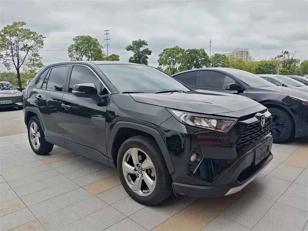Toyota RAV4 — миниатюра 2