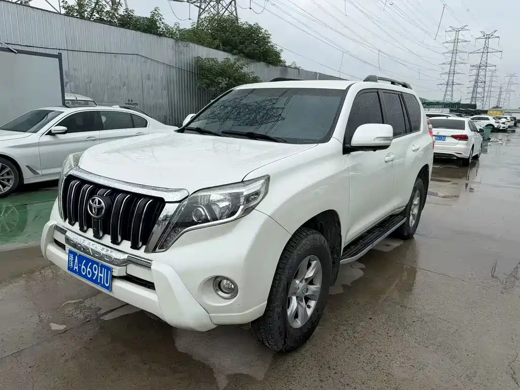 Toyota Land Cruiser Prado 2010 2.7L AT Standard