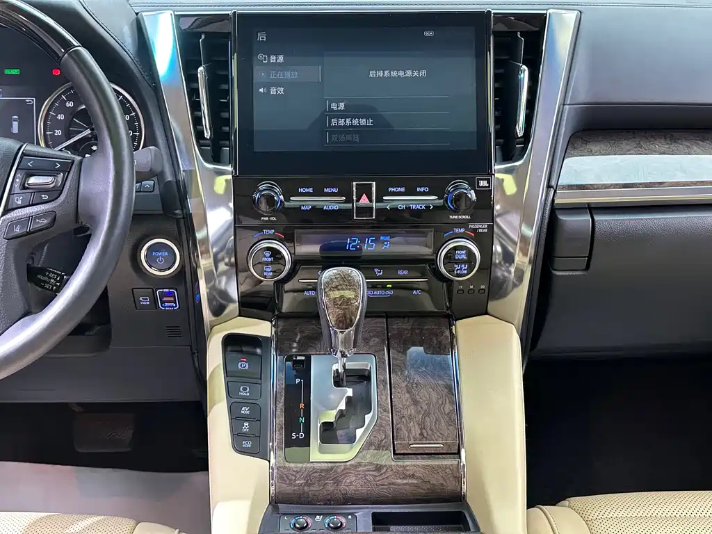 Toyota Alphard — миниатюра 26
