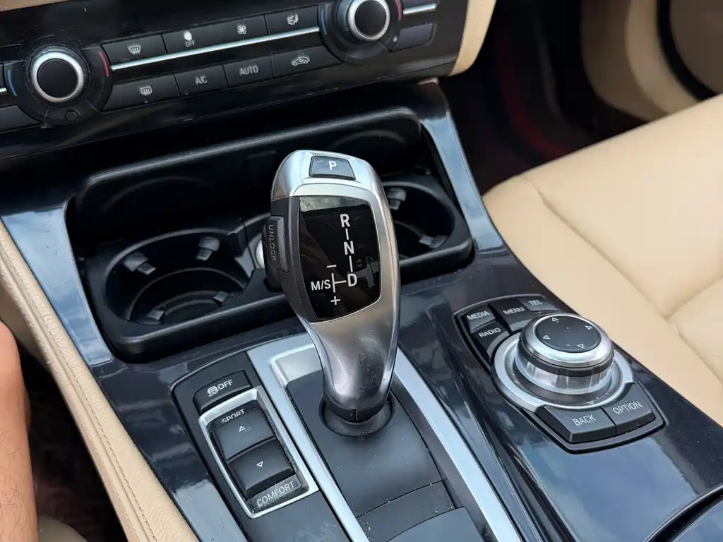 BMW 5 Series — миниатюра 15