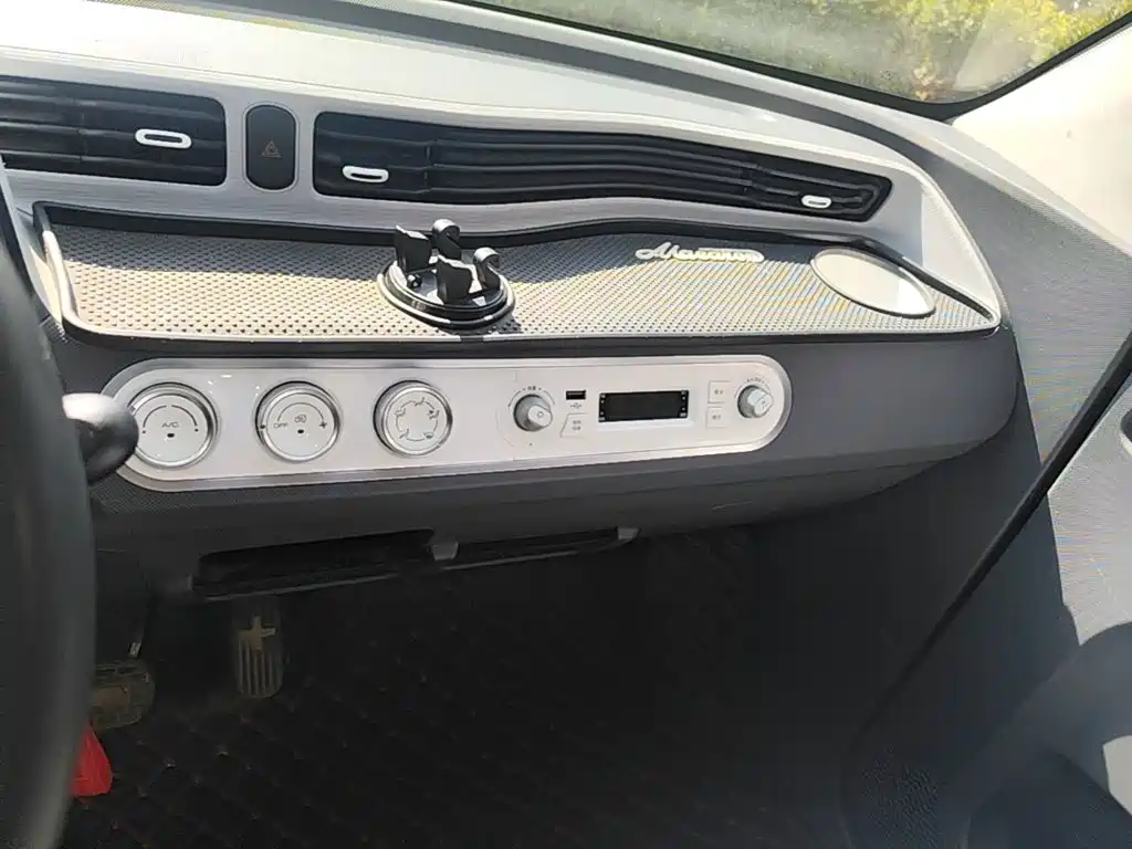 Wuling MINIEV — миниатюра 13