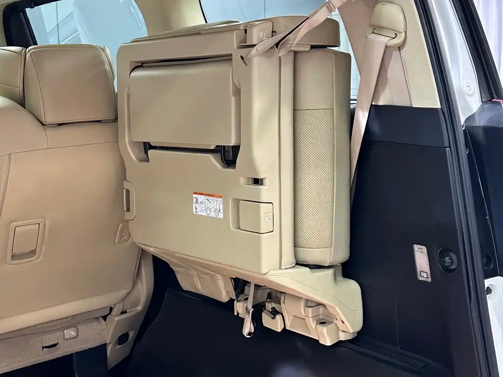 Toyota Alphard — миниатюра 31