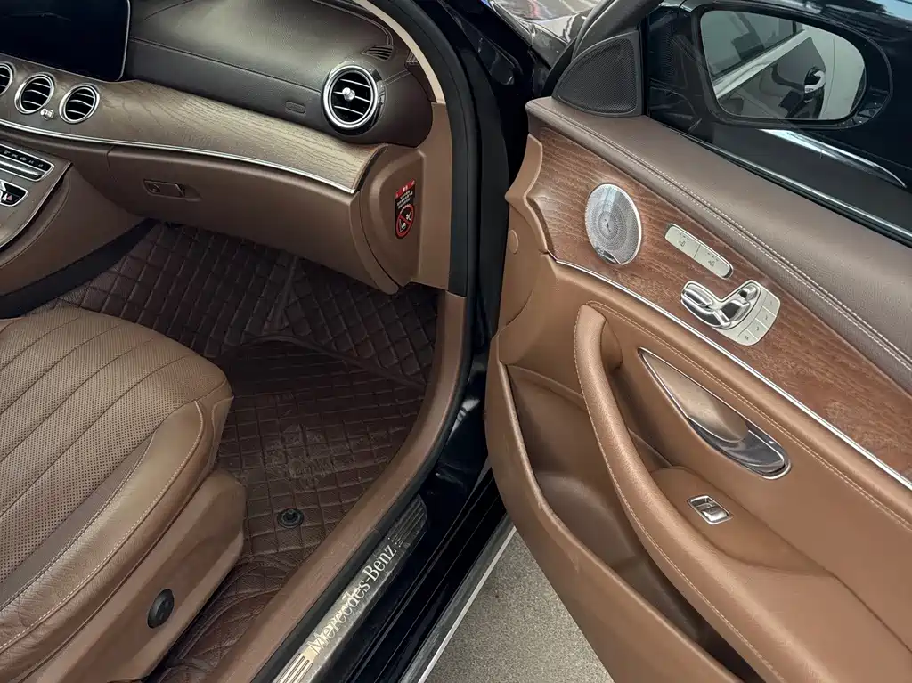 Mercedes-Benz E-Class — миниатюра 10