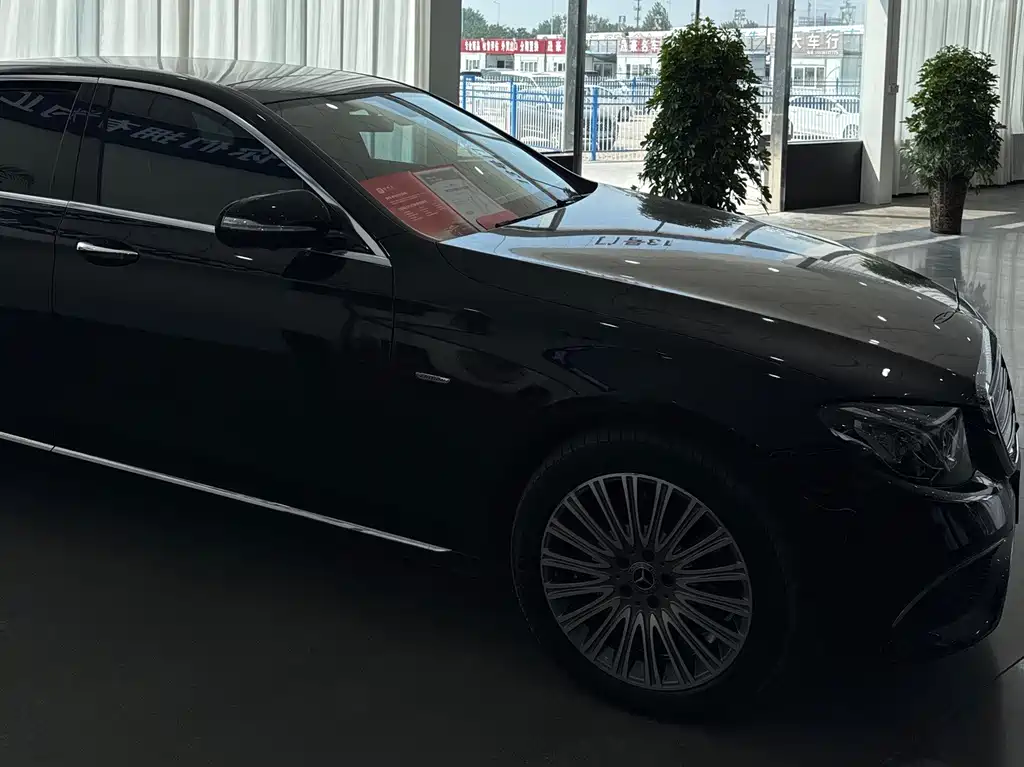 Mercedes-Benz E-Class — миниатюра 11