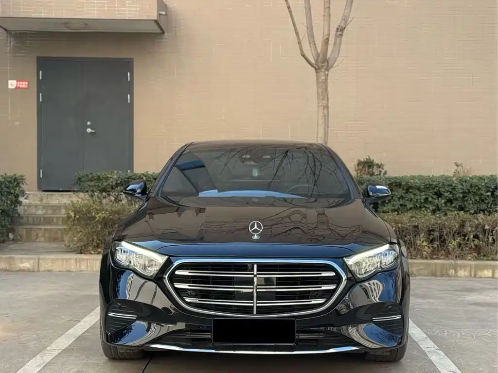 Mercedes-Benz E-Class — миниатюра 2
