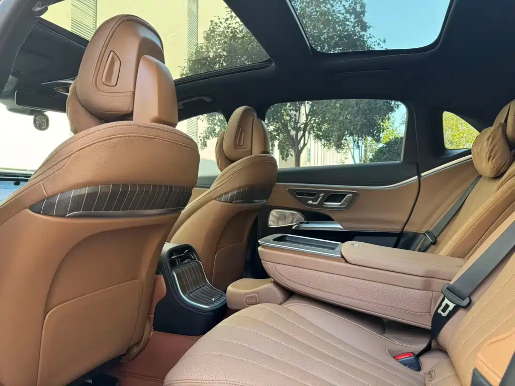 Mercedes-Benz E-Class — миниатюра 6