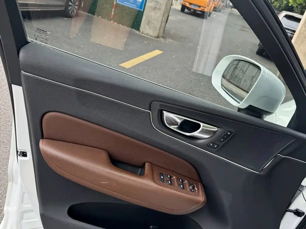 Volvo XC60 — миниатюра 6