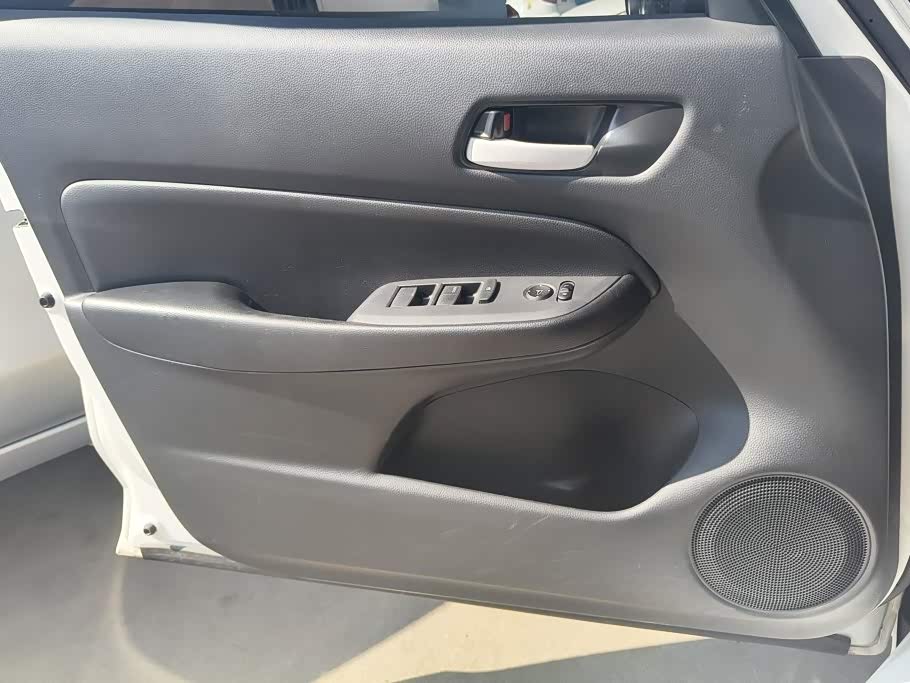 Honda Fit 1.5 л 2022 г. Белый, пробег 34400 км