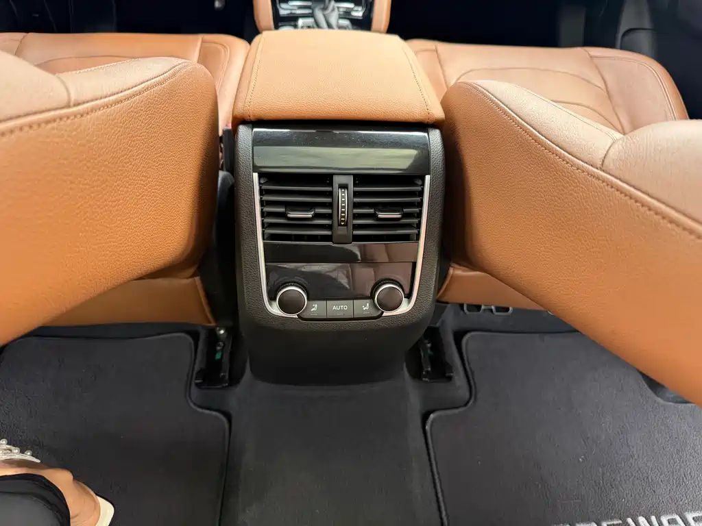 Borgward BX7 — миниатюра 11