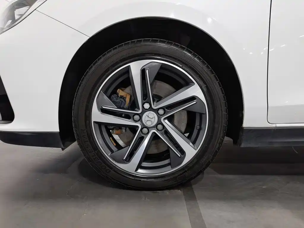 BAIC EU5 — миниатюра 17