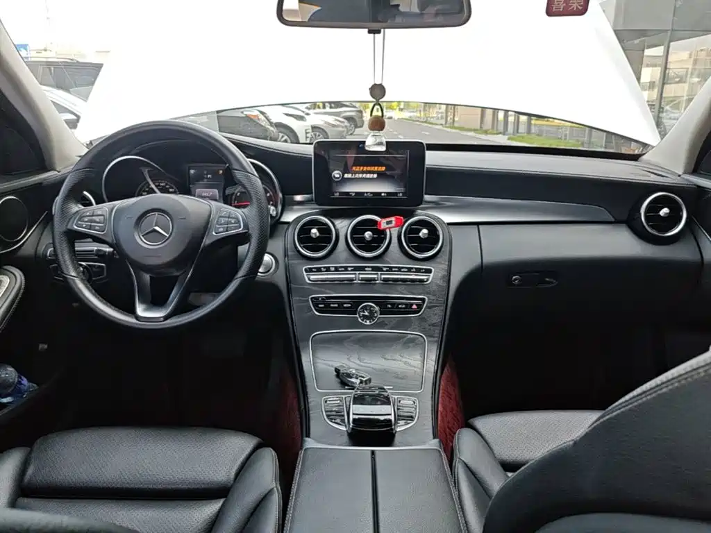 Mercedes-Benz C-Class — миниатюра 13
