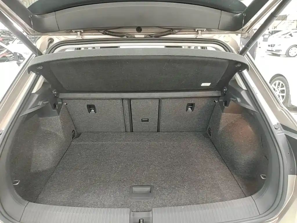 Volkswagen T-Roc — миниатюра 19