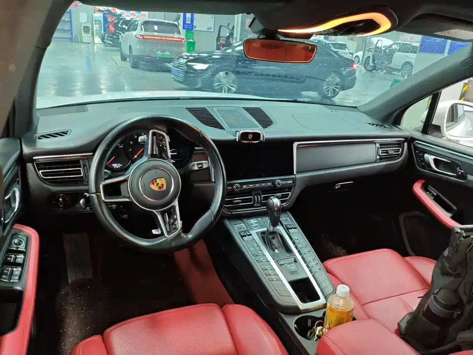 Porsche Macan — миниатюра 5