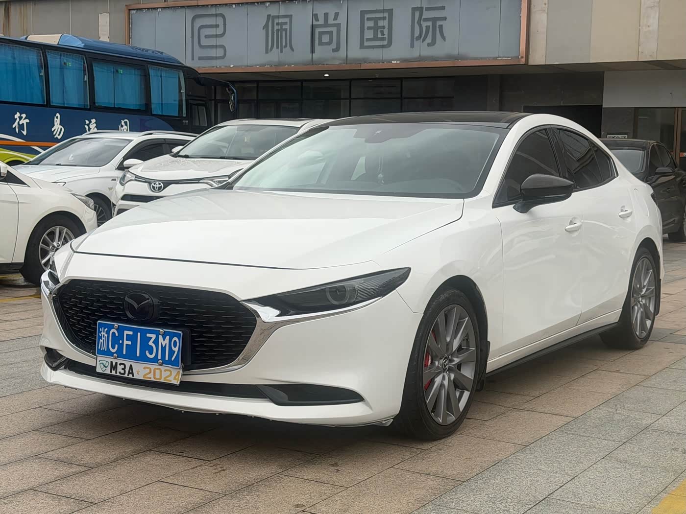 Mazda Mazda3 Axela 2.0 л 2021 г. Белый, пробег 41000 км
