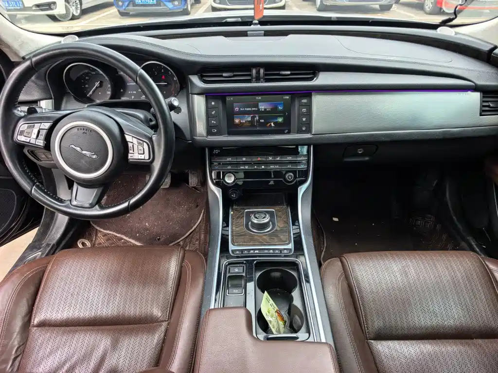 Jaguar XFL — миниатюра 10