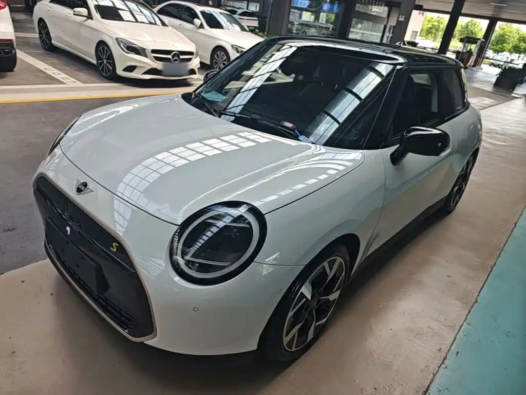 MINI MINI COOPER EV — миниатюра 2