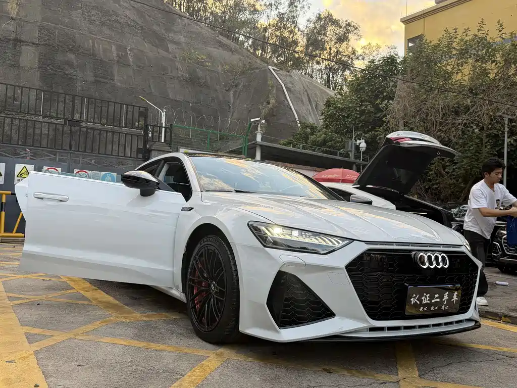 AUDI A7L