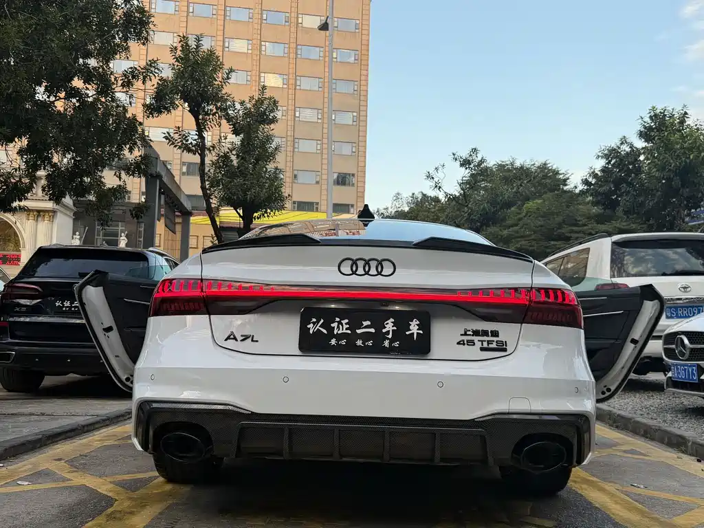 AUDI A7L
